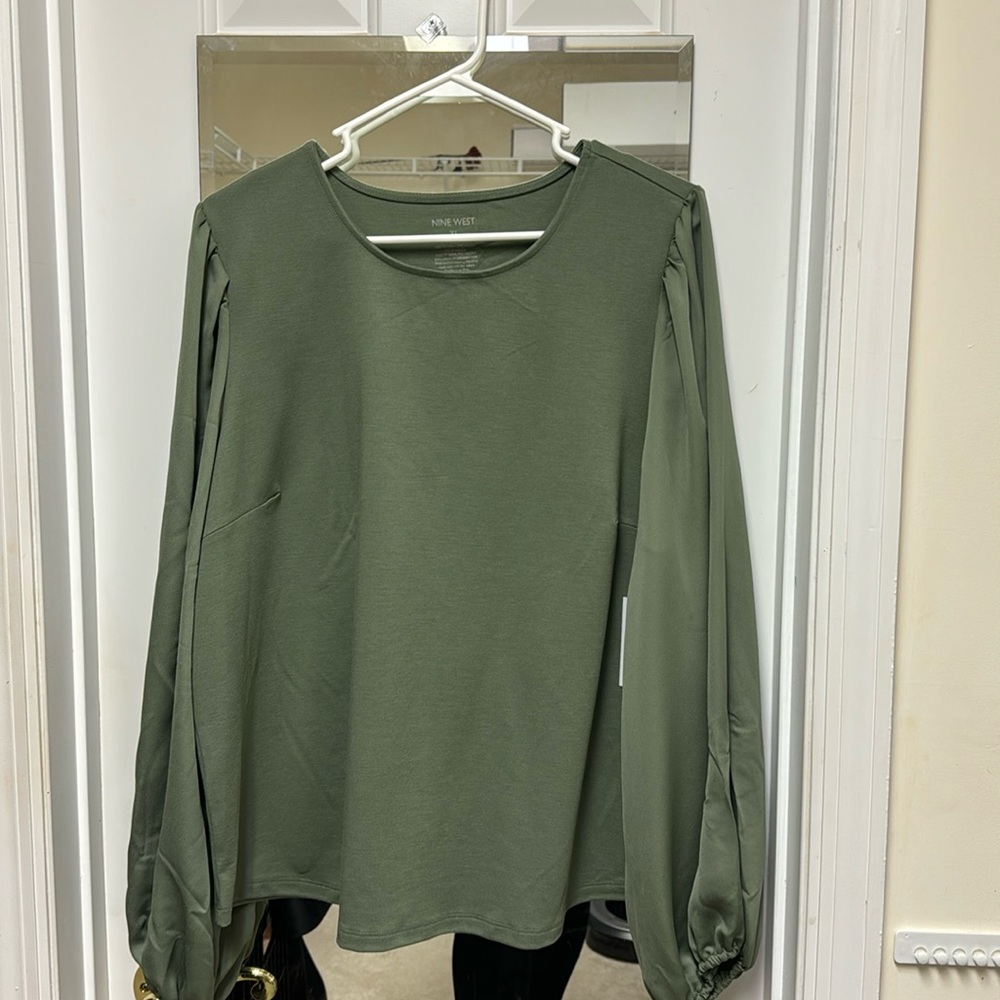 Nine West Top - NWT